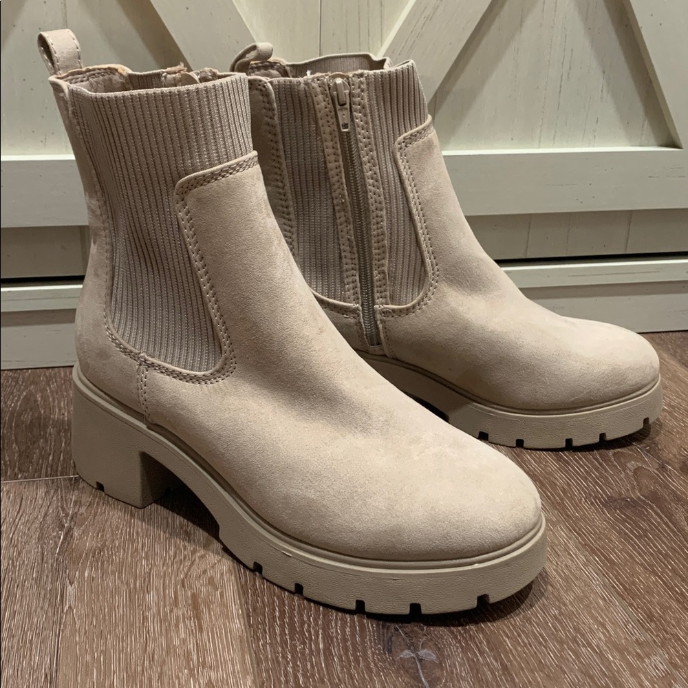 No Boundaries Knit Chelsea Ankle Boots Size 10 W Tan Synthetic Suede Block Heel